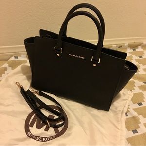 <Michael Kors> Large Selma Satchel Bag in Black